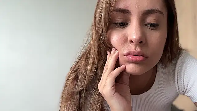 miaferrer777 online show from 04.19.26