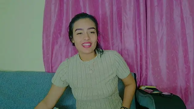 Snapshot of joyshe__vergara chatting on 12.22.25 joyshe vergara online show from 12.22.25