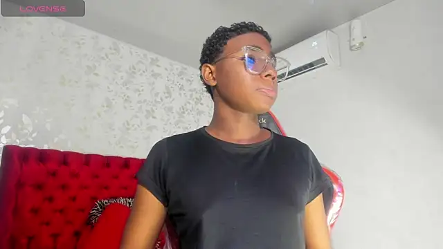 Snapshot of teylor_lovee chatting on 02.11.26 teylor lovee online show from 02.11.26