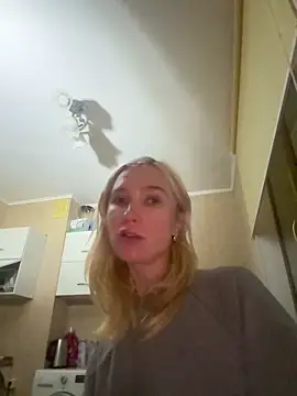 KisJeni online show from 12.15.25