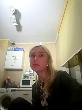 KisJeni online show from 12.16.25