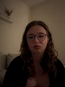 Snapshot of GermanRose chatting on 12.16.25 GermanRose online show from 12.16.25