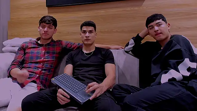 Snapshot of big__friends chatting on 12.15.25 big friends online show from 12.15.25