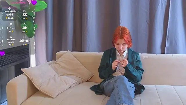 Snapshot of RavenOpaline chatting on 03.04.26 RavenOpaline online show from 03.04.26