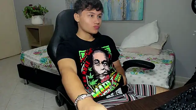 Snapshot of fuck_bunny02 chatting on 12.05.25 fuck bunny02 online show from 12.05.25