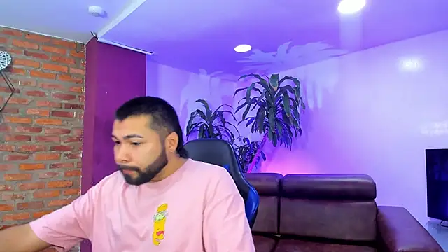 Snapshot of HotThreesoome chatting on 12.16.25 HotThreesoome online show from 12.16.25