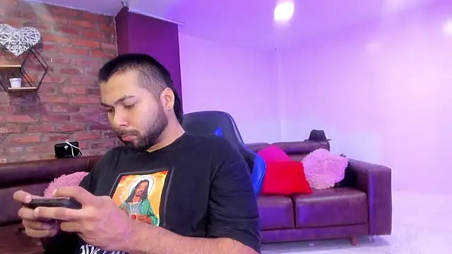 HotThreesoome online show from 01.10.26