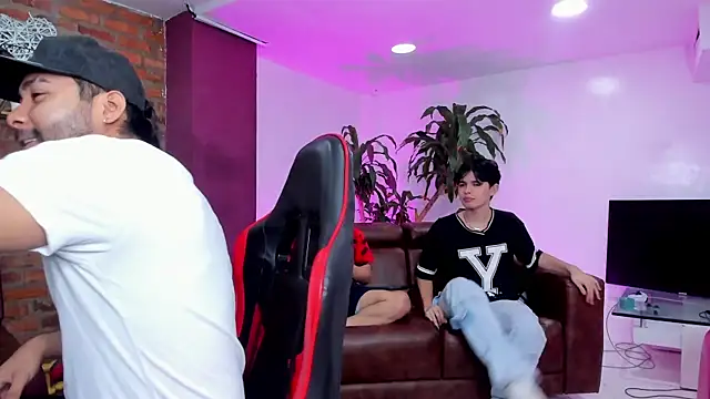 HotThreesoome online show from 02.05.26