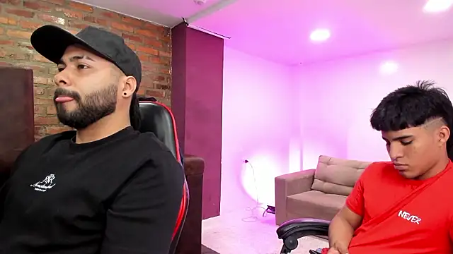 HotThreesoome online show from 02.14.26