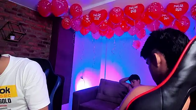 HotThreesoome online show from 02.16.26