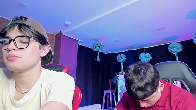 HotThreesoome online show from 03.21.26