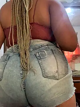 Snapshot of CorujinhaSafada chatting on 12.13.25 CorujinhaSafada online show from 12.13.25