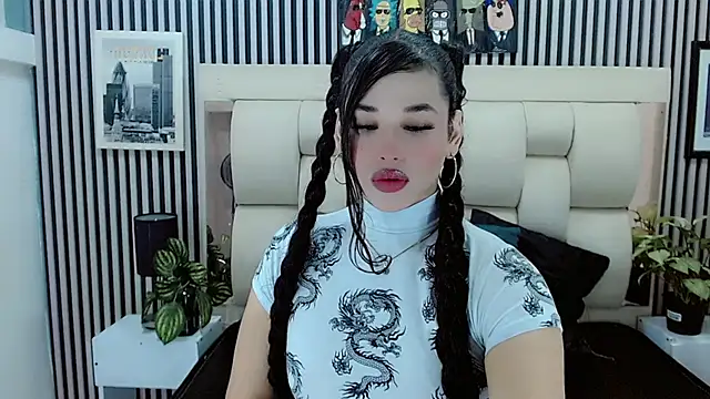 Snapshot of Irenne_Rouss chatting on 12.05.25 Irenne Rouss online show from 12.05.25