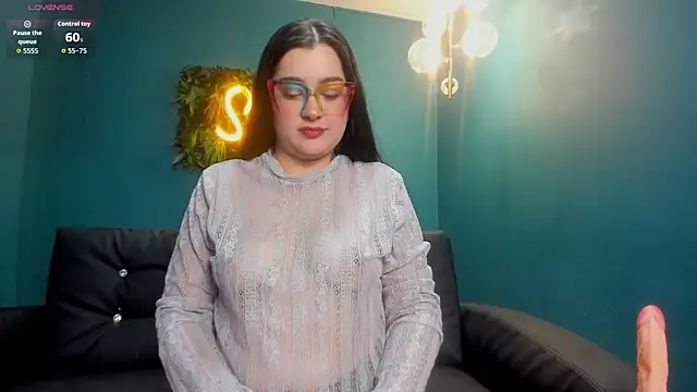 Snapshot of ZiaCooper_ chatting on 12.16.25 ZiaCooper online show from 12.16.25