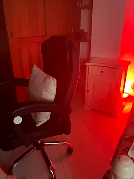 EmiHarrys online show from 12.15.25