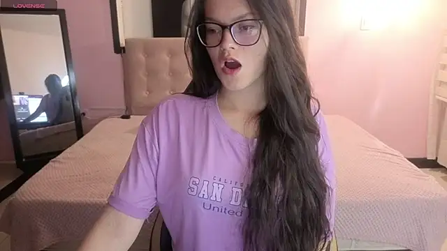 Snapshot of Sara_valderrama_ chatting on 05.04.26 Sara valderrama online show from 05.04.26