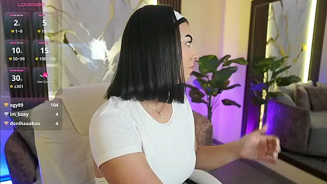 Snapshot of LiaWheeler chatting on 12.16.25 LiaWheeler online show from 12.16.25