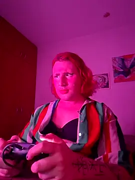 Snapshot of alien_ate_red chatting on 12.16.25 alien ate red online show from 12.16.25