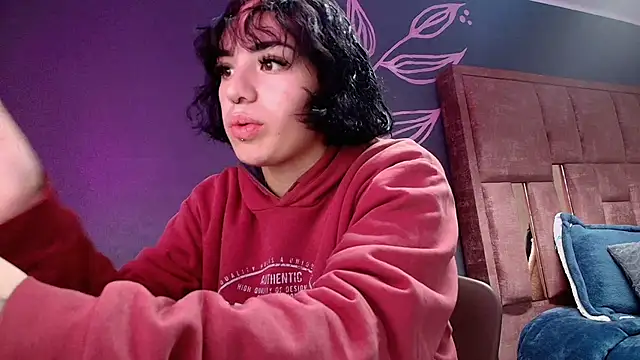 Kiara Fox   online show from 05.07.26