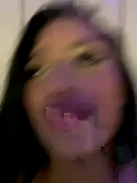 Snapshot of AlinaArgii chatting on 12.13.25 AlinaArgii online show from 12.13.25