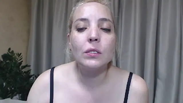 Snapshot of sweetpussy chatting on 06.27.26 sweetpussy online show from 06.27.26