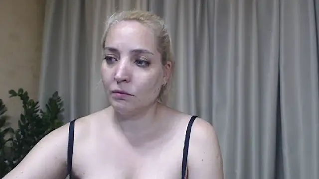 Snapshot of sweetpussy chatting on 07.04.26 sweetpussy online show from 07.04.26