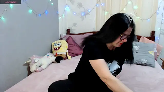 Snapshot of SashaBond chatting on 12.16.25 SashaBond online show from 12.16.25