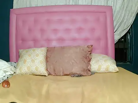 Snapshot of BasellBlue chatting on 12.05.25 BasellBlue online show from 12.05.25