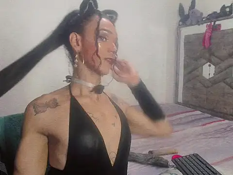 Snapshot of michaeldissts chatting on 12.13.25 michaeldissts online show from 12.13.25