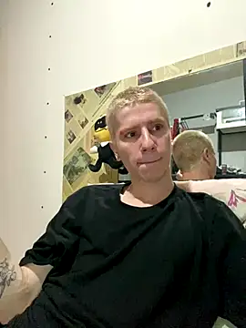 Snapshot of BranquinhoVersatil chatting on 12.18.25 BranquinhoVersatil online show from 12.18.25