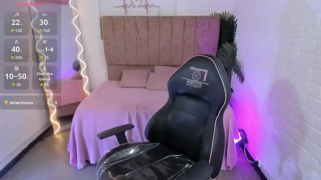 Snapshot of Ninna_tay chatting on 12.14.25 Ninna tay online show from 12.14.25