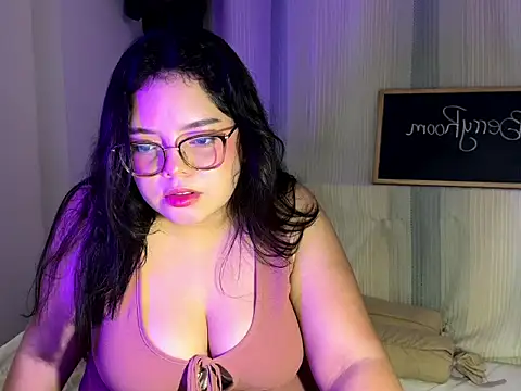 Snapshot of Tina_Blue chatting on 12.16.25 Tina Blue online show from 12.16.25