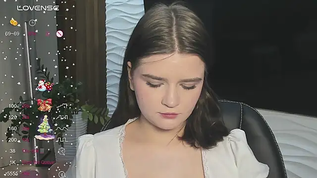 Snapshot of LanaTreades chatting on 12.14.25 LanaTreades online show from 12.14.25