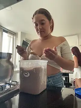 Snapshot of Emily_Jonness_ chatting on 12.15.25 Emily Jonness online show from 12.15.25