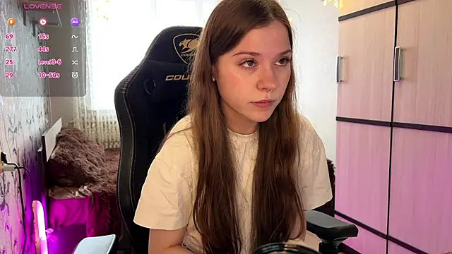 Snapshot of GayleLuu chatting on 12.16.25 GayleLuu online show from 12.16.25