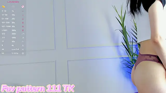 Snapshot of mara_kf chatting on 12.15.25 mara kf online show from 12.15.25