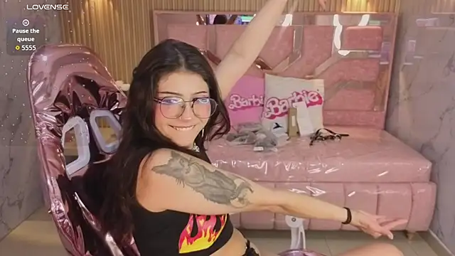 Snapshot of miss_devil_s chatting on 01.10.26 miss devil s online show from 01.10.26