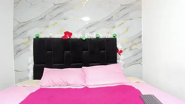 Snapshot of emmmaa_moon chatting on 12.16.25 emmmaa moon online show from 12.16.25