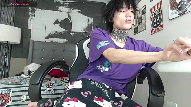 Snapshot of koryu_skull chatting on 12.16.25 koryu skull online show from 12.16.25