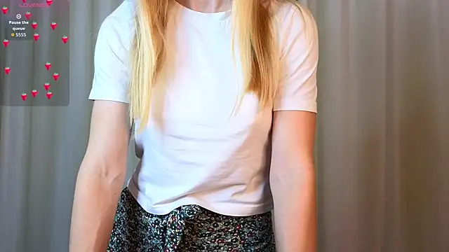 Snapshot of blond_forgivable chatting on 12.14.25 blond forgivable online show from 12.14.25