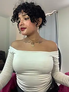 ladulcemary  online show from 04.18.26