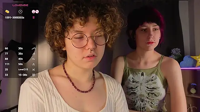 Snapshot of YaniraHalliburton chatting on 12.16.25 YaniraHalliburton online show from 12.16.25