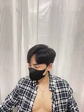 Snapshot of kimze7 chatting on 12.15.25 kimze7 online show from 12.15.25