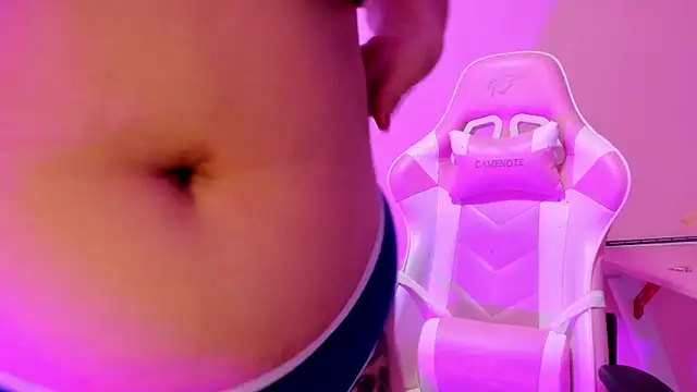 Snapshot of NaomySakura chatting on 12.15.25 NaomySakura online show from 12.15.25