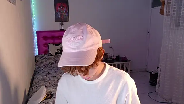 Snapshot of Dani_Dancer chatting on 12.20.25 Dani Dancer online show from 12.20.25