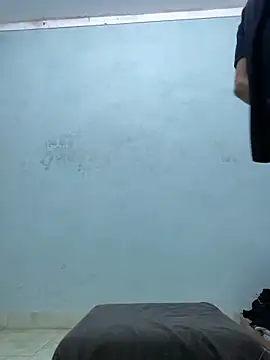 Snapshot of DucMinh_2k chatting on 12.16.25 DucMinh 2k online show from 12.16.25