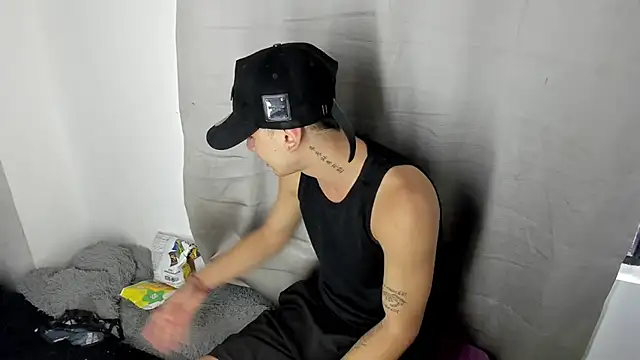 Snapshot of angel_boy_sex chatting on 12.15.25 angel boy sex online show from 12.15.25