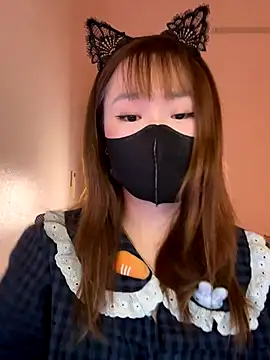 Snapshot of Miumeo20 chatting on 12.16.25 Miumeo20 online show from 12.16.25