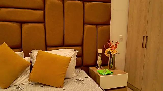 NinnaPiers online show from 02.13.26