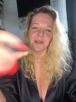 JenniferCarmen online show from 05.12.26